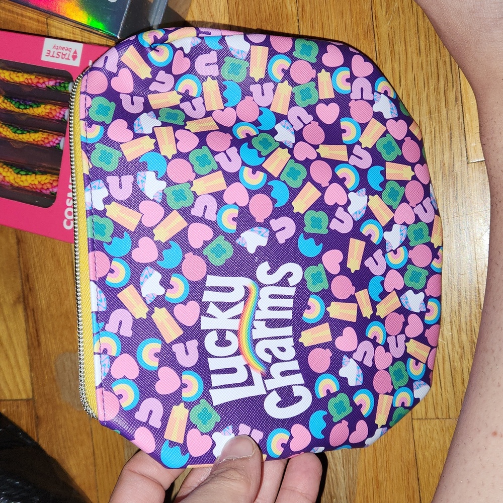 NWT Lucky Charms cosmetic/make-up bag
